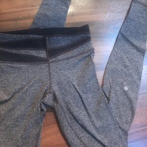 Lululemon Wunder Under chevron herringbone, size 4